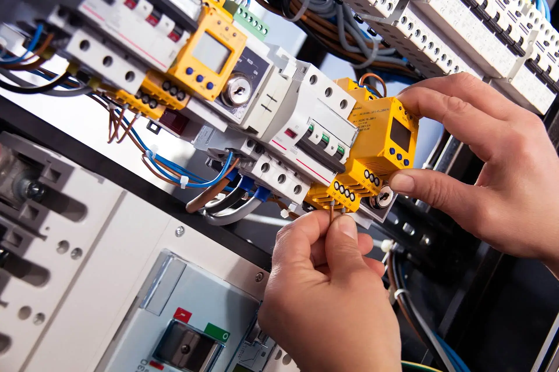 Certified electricians in Woodford